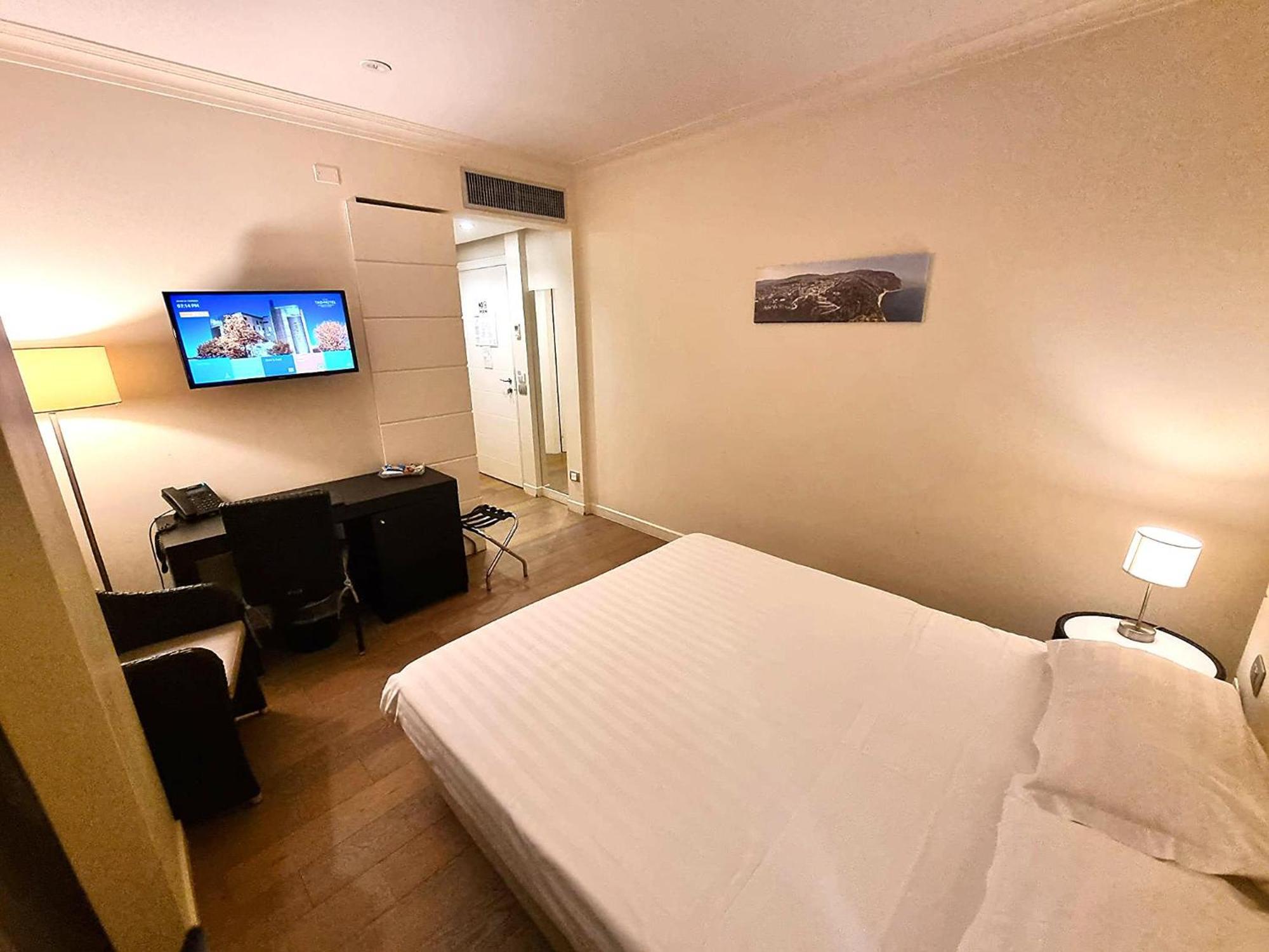 Two Connecting Rooms,1623671501:JPEG
